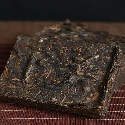 Шен пуэр "Е Шен Гу Шу" кирпич 250гр, фаб. Сягуань, 2006г